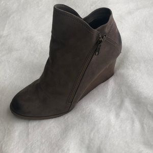 Women’s Jore brand wedge boots - size 9